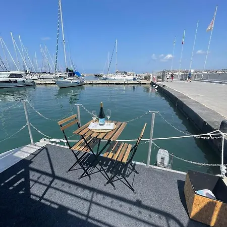 Almalo Floating House - Casa Galleggiante Botel Procida