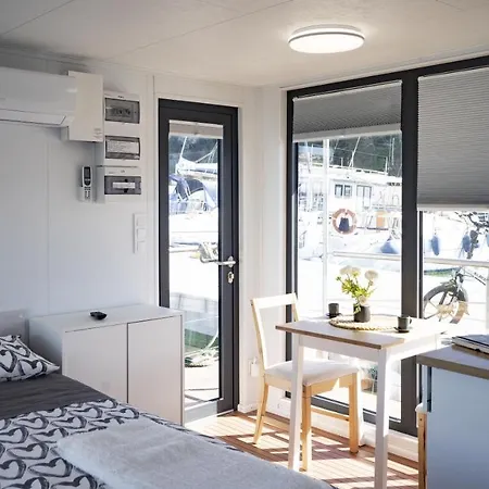 Botel Almalo Floating House - Casa Galleggiante Procida