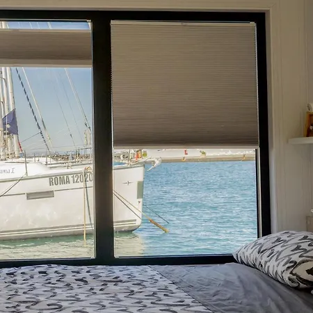 Botel Almalo Floating House - Casa Galleggiante