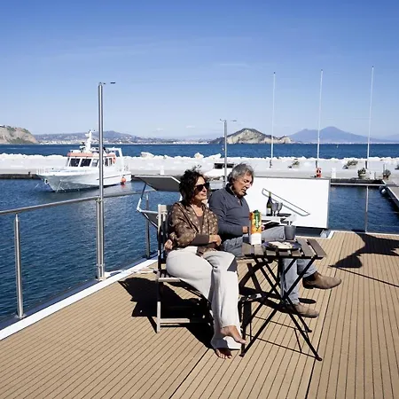 Almalo Floating House - Casa Galleggiante Botel *