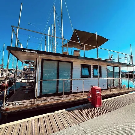 船屋 Almalo Floating House - Casa Galleggiante 普罗奇达