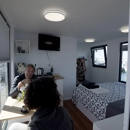 Almalo Floating House - Casa Galleggiante 普罗奇达