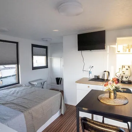 Almalo Floating House - Casa Galleggiante Hotel na wodzie Procida